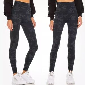 NWOT SPANX Black Camo Look At Me Now Seamless Leggings